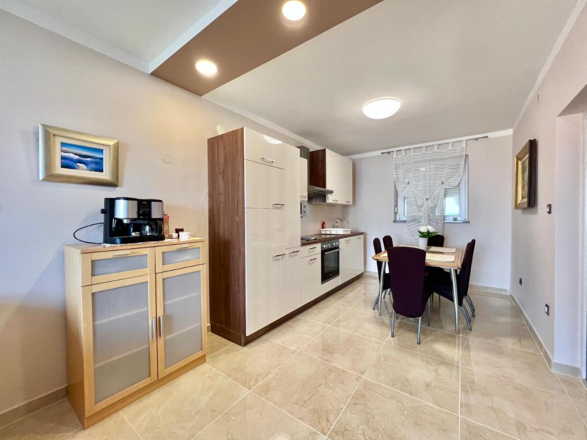Apartmani Jasminka Dramalj Exterior foto