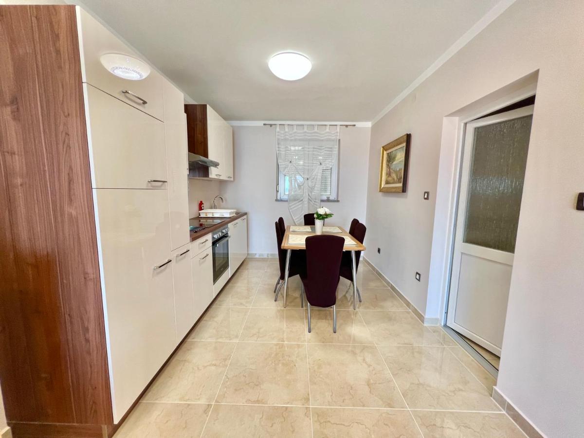 Apartmani Jasminka Dramalj Exterior foto